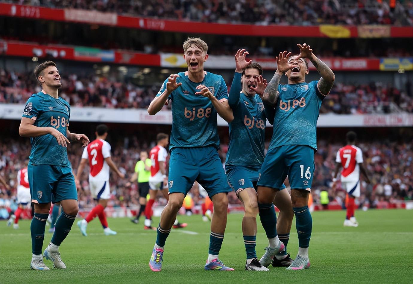 aoa体育馆-伯恩茅斯主场逆转胜利，豪取分的简单介绍