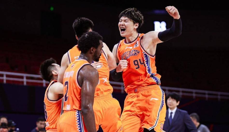 aoa体育活动-江苏男篮主场击败吉林队，挽回颓势