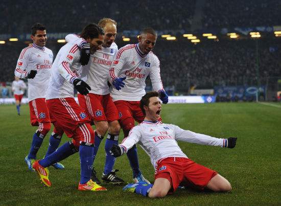 关于汉诺威96击败纽伦堡，稳固在德甲中游位置的信息