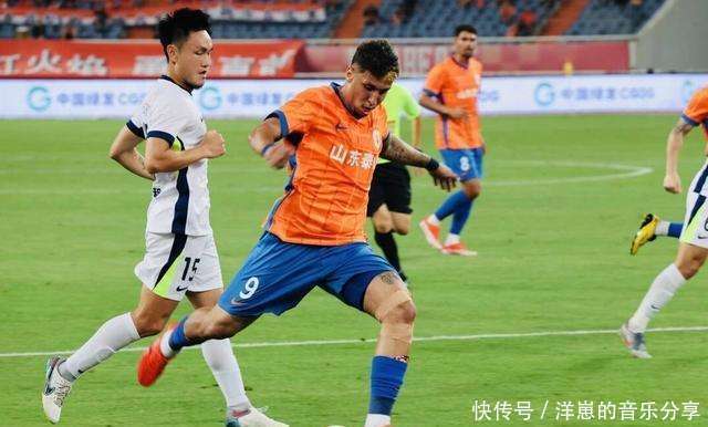 球队训练场地不尽人意引发球员不满