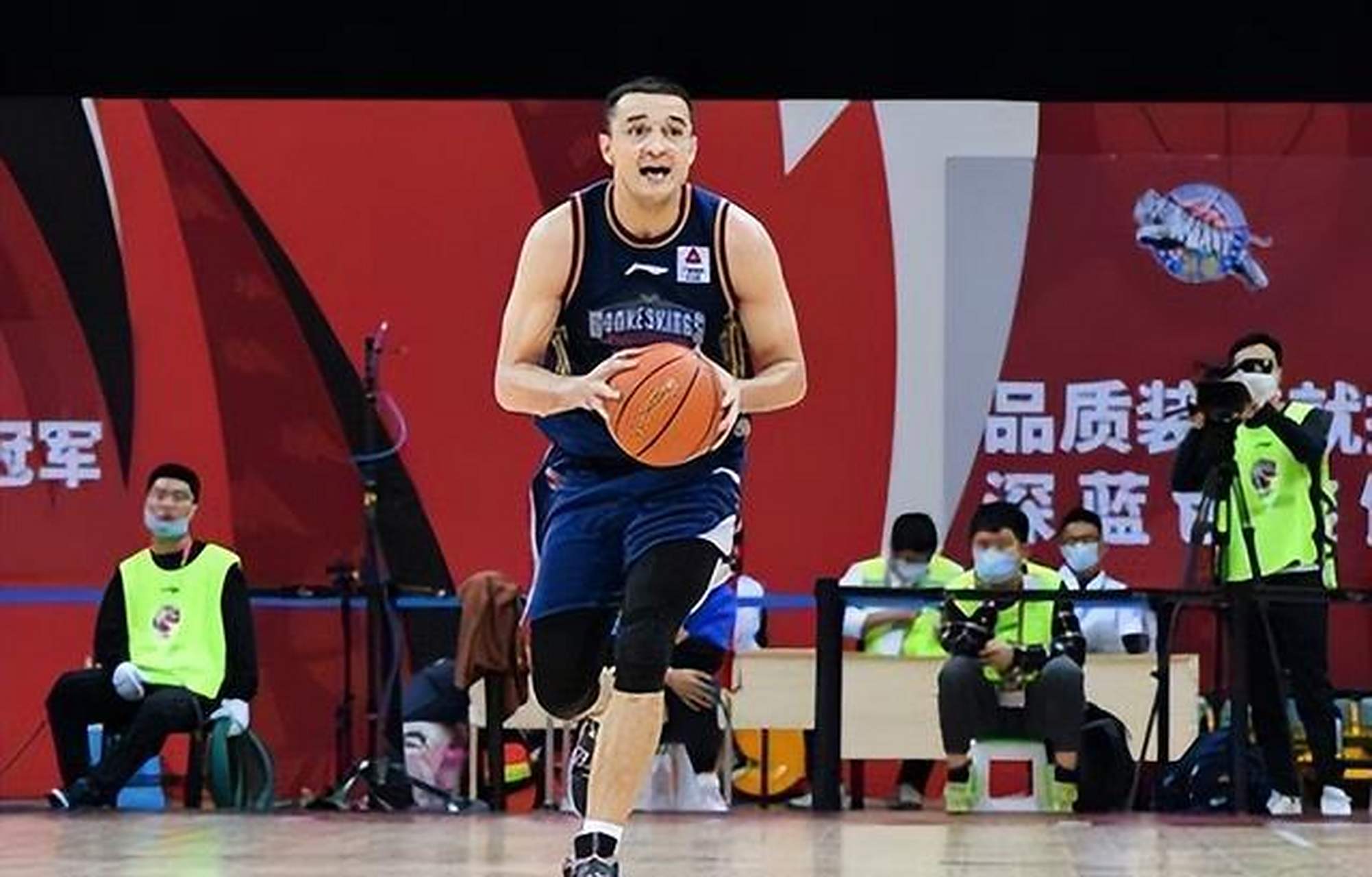 aoa体育官网-包含篮球天赋才华风采绝伦，赛事火爆展开的词条