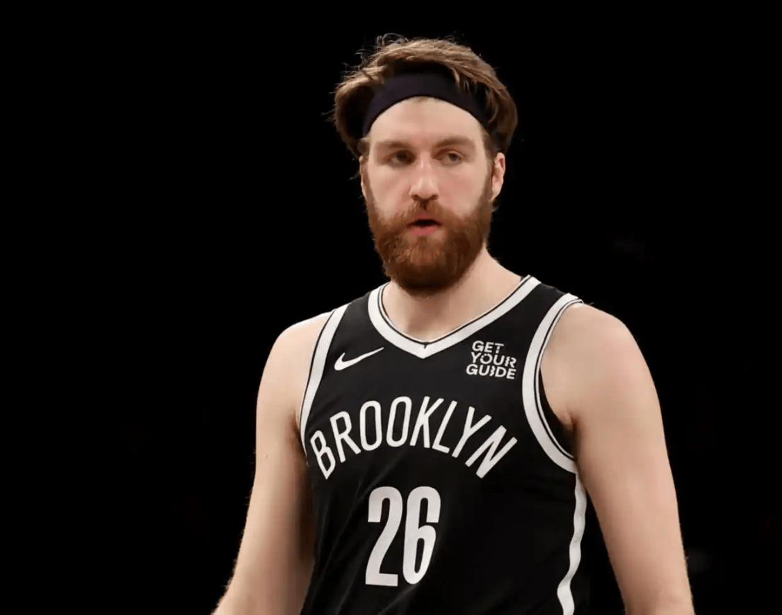 aoa体育教练-新秀球员的表现引起了所有人的关注