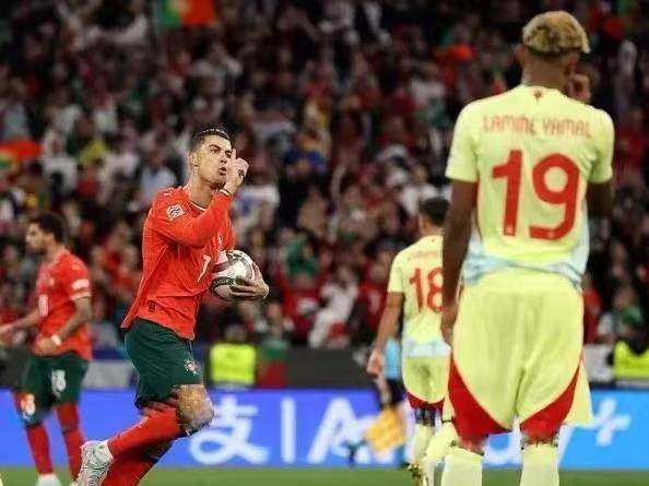 欧国联比赛中球员们奉献出色表现，赢得观众掌声的简单介绍