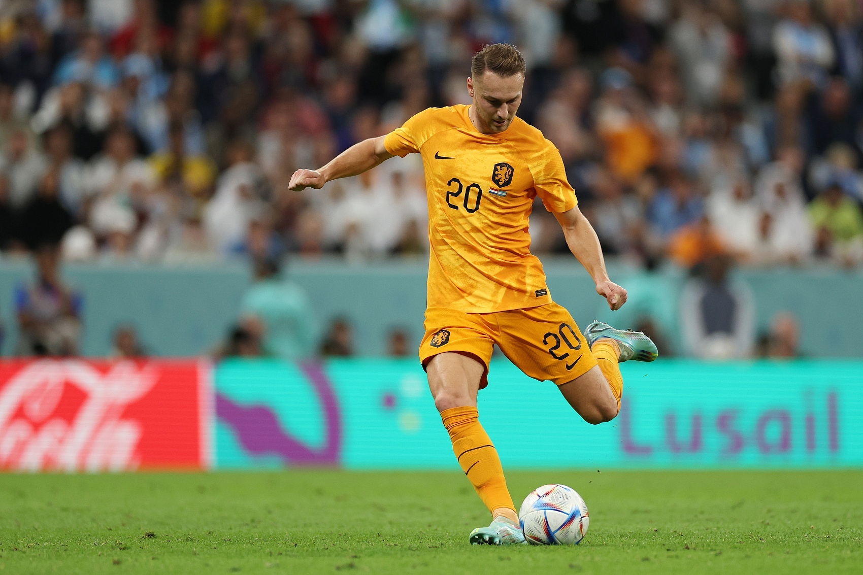 aoa体育直播-荷兰队在比赛中取得重要胜利