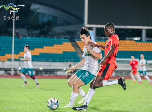 aoa体育直播-足球赛场上的新风向，谁将成为焦点？的简单介绍