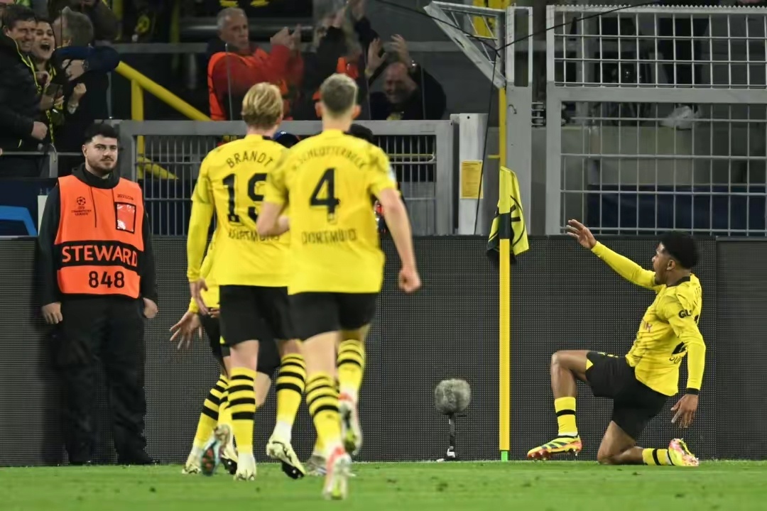 aoa体育-多特蒙德逆袭成功，淘汰对手晋级下一轮