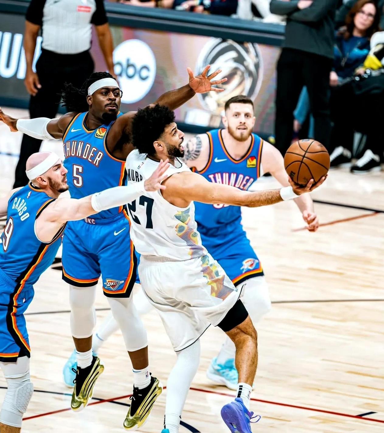 关于凯尔特人主场力克掘金，海沃德季后赛状态回暖的信息