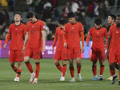 关于中国足球联赛上演精彩对决，胜负悬殊的信息