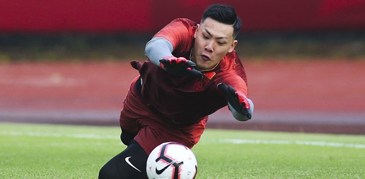 aoa体育培训-一位年轻球员在比赛中展现出潜力