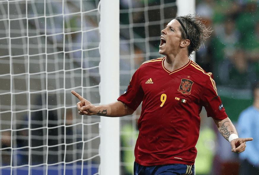 aoa体育-精彩赛事！国际足球盛宴吸引观众目光的简单介绍