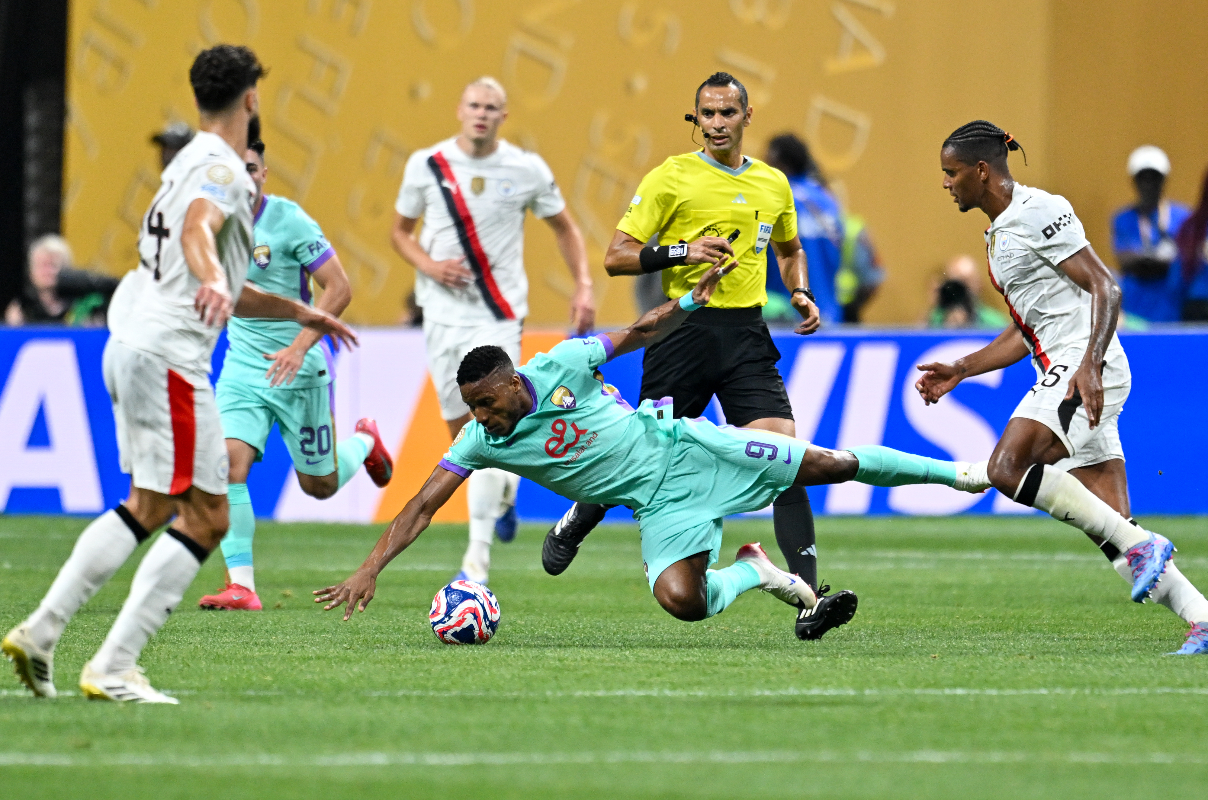 精彩赛事！国际足球盛宴吸引观众目光的简单介绍