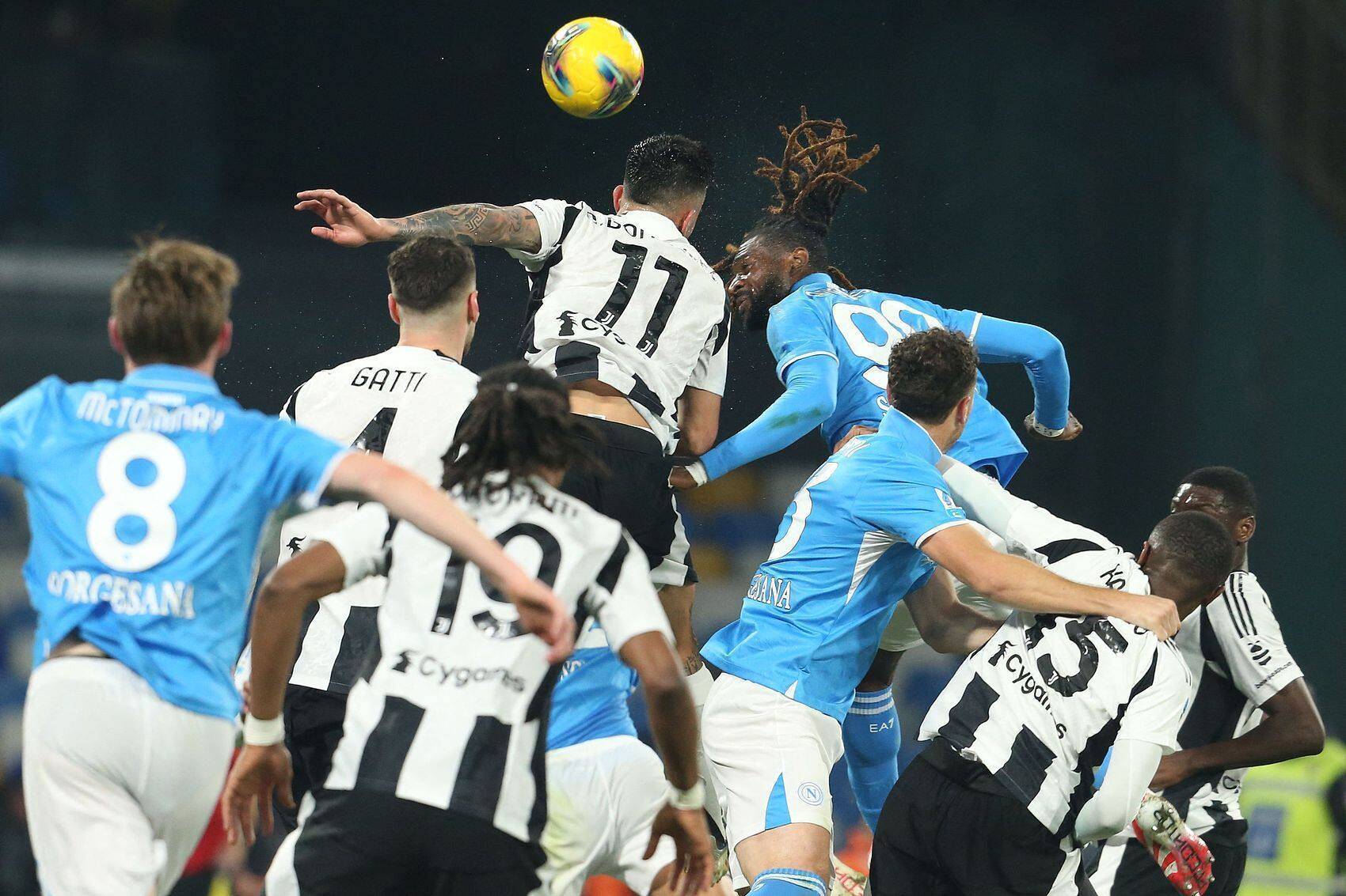 尤文图斯客场不敌那不勒斯意甲争冠形势紧张的简单介绍 尤文图斯客场不敌那不勒斯意甲争冠形势紧张的简单介绍