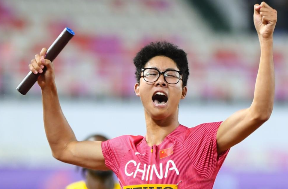 aoa体育活动-比赛中球队战术果断，领先积极防守