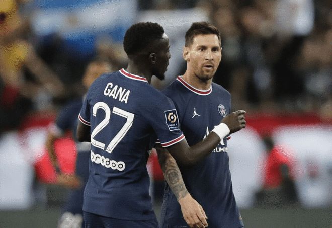 aoa体育课程-巴黎与甘冈对决,激烈角逐