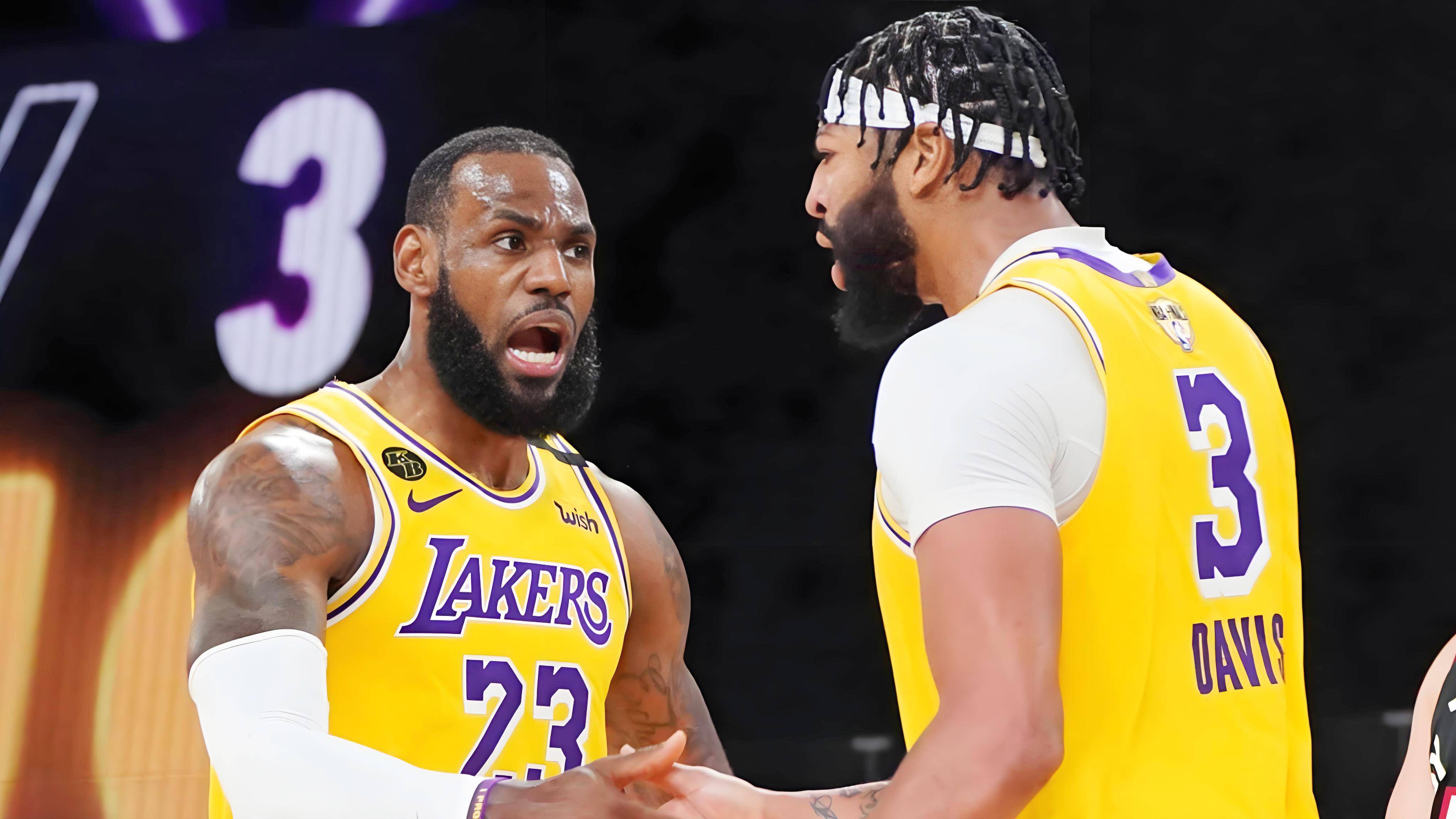 湖人队客场惊险战胜骑士,继续领跑西部 湖人队客场惊险战胜骑士,继续领跑西部